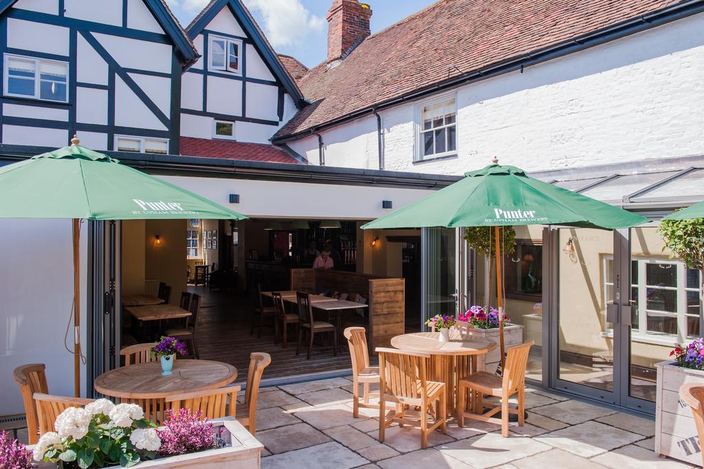 The White Hart, Overton Экстерьер фото