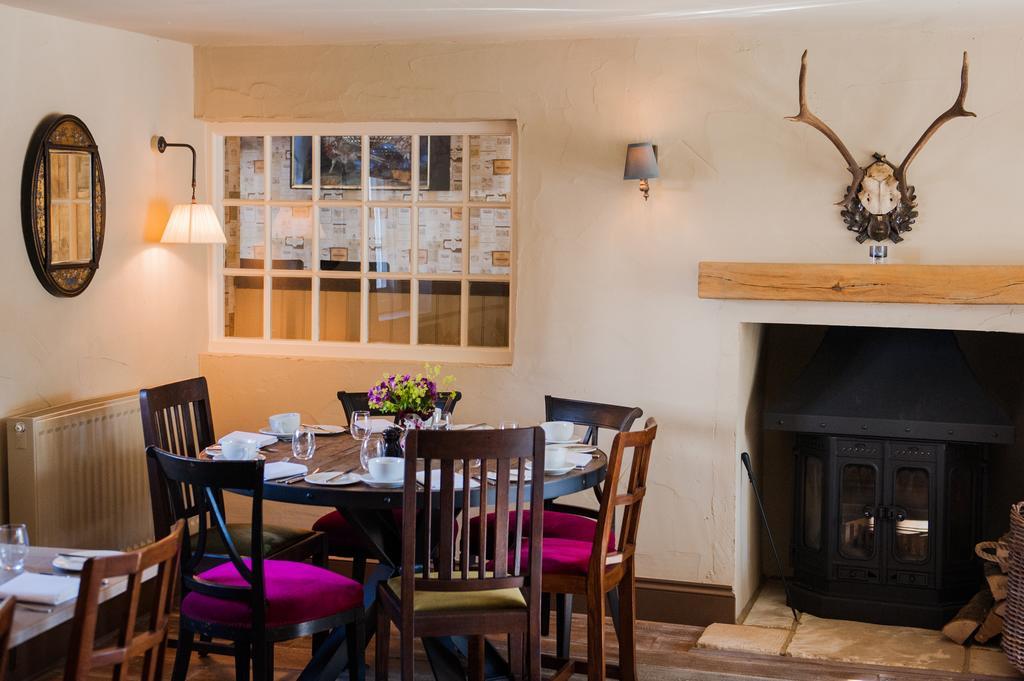 The White Hart, Overton Экстерьер фото