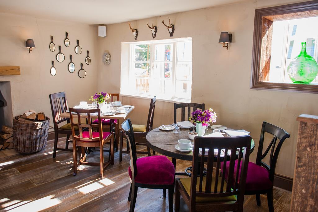 The White Hart, Overton Экстерьер фото