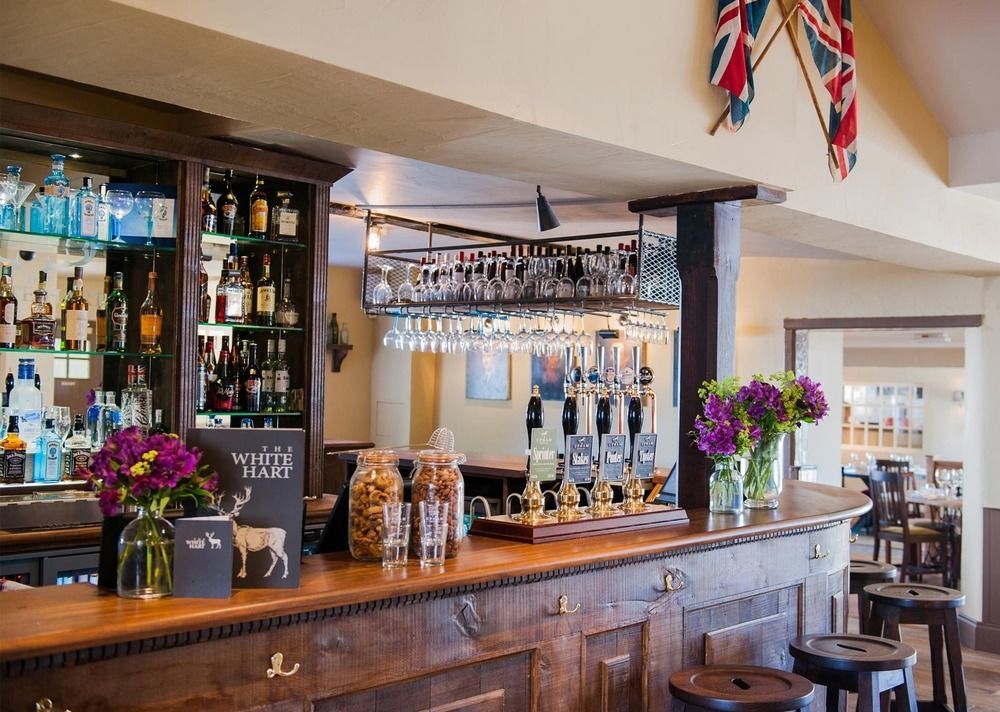 The White Hart, Overton Экстерьер фото